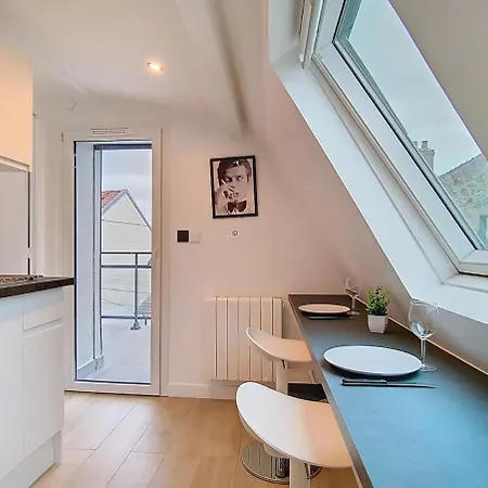 Apartment Vie D'artiste Argenteuil, Seul A Son Etage Argenteuil